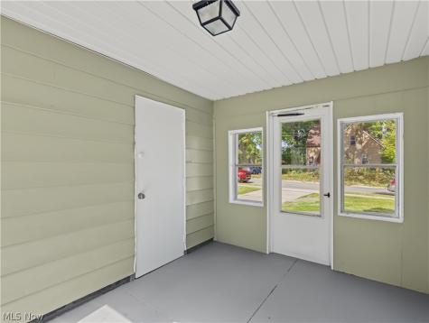 1064 Ray Street Akron OH 44306