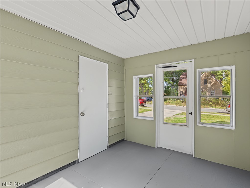 1064 Ray Street Akron OH 44306