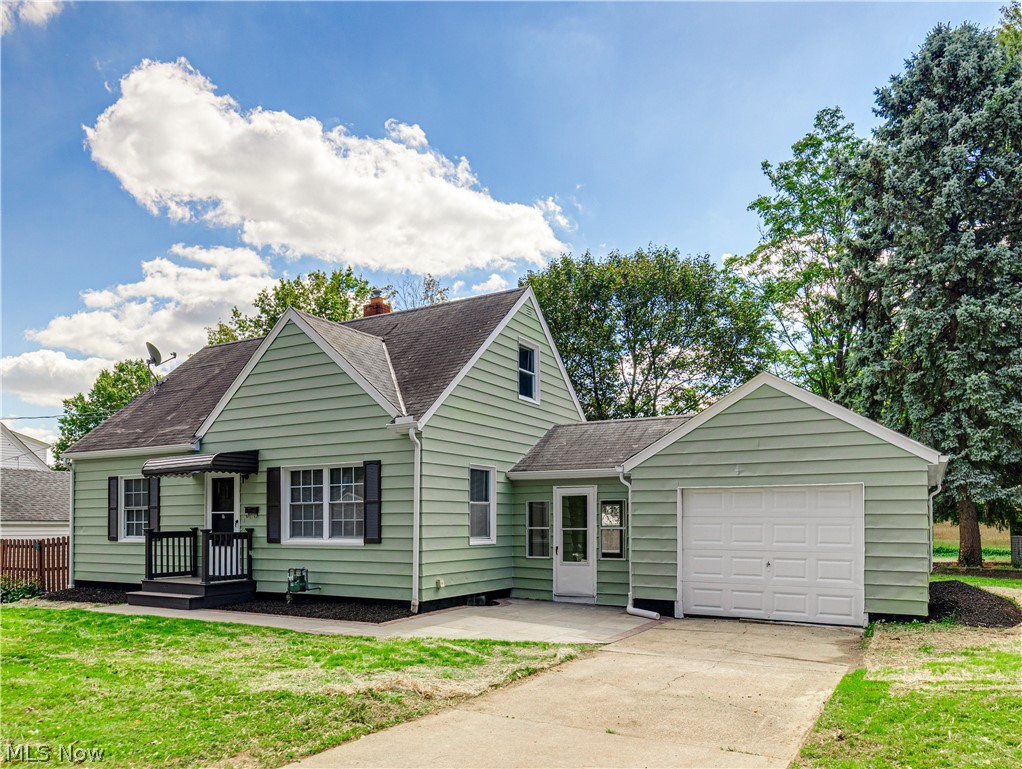 1064 Ray Street Akron OH 44306
