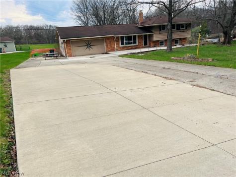 7360 N Meadowpark Drive Walton Hills OH 44146