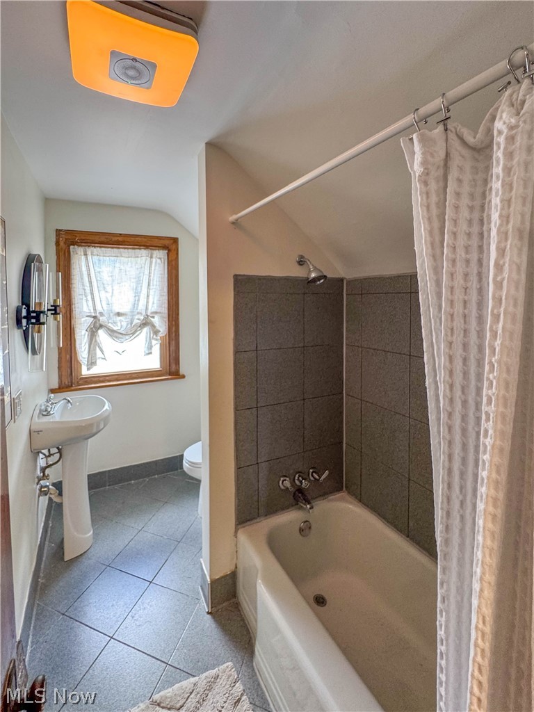 418 E Prospect Street Girard OH 44420
