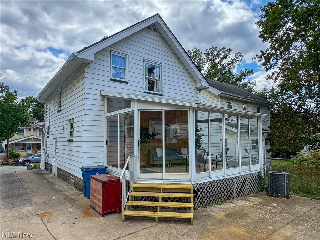418 E Prospect Street Girard OH 44420