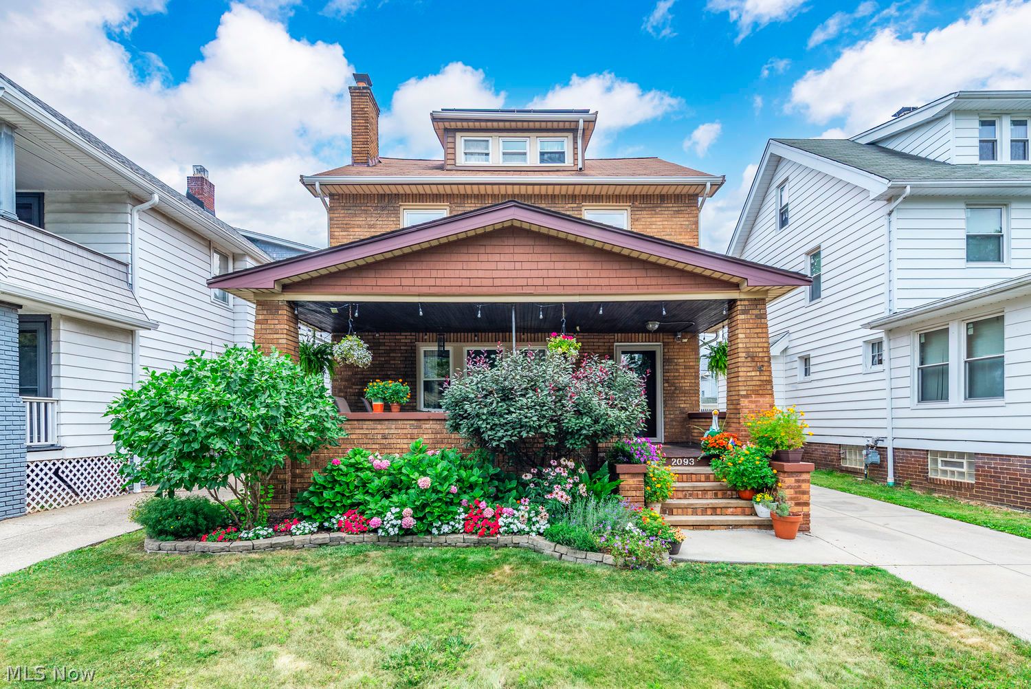 2093 Waterbury Road Lakewood OH 44107