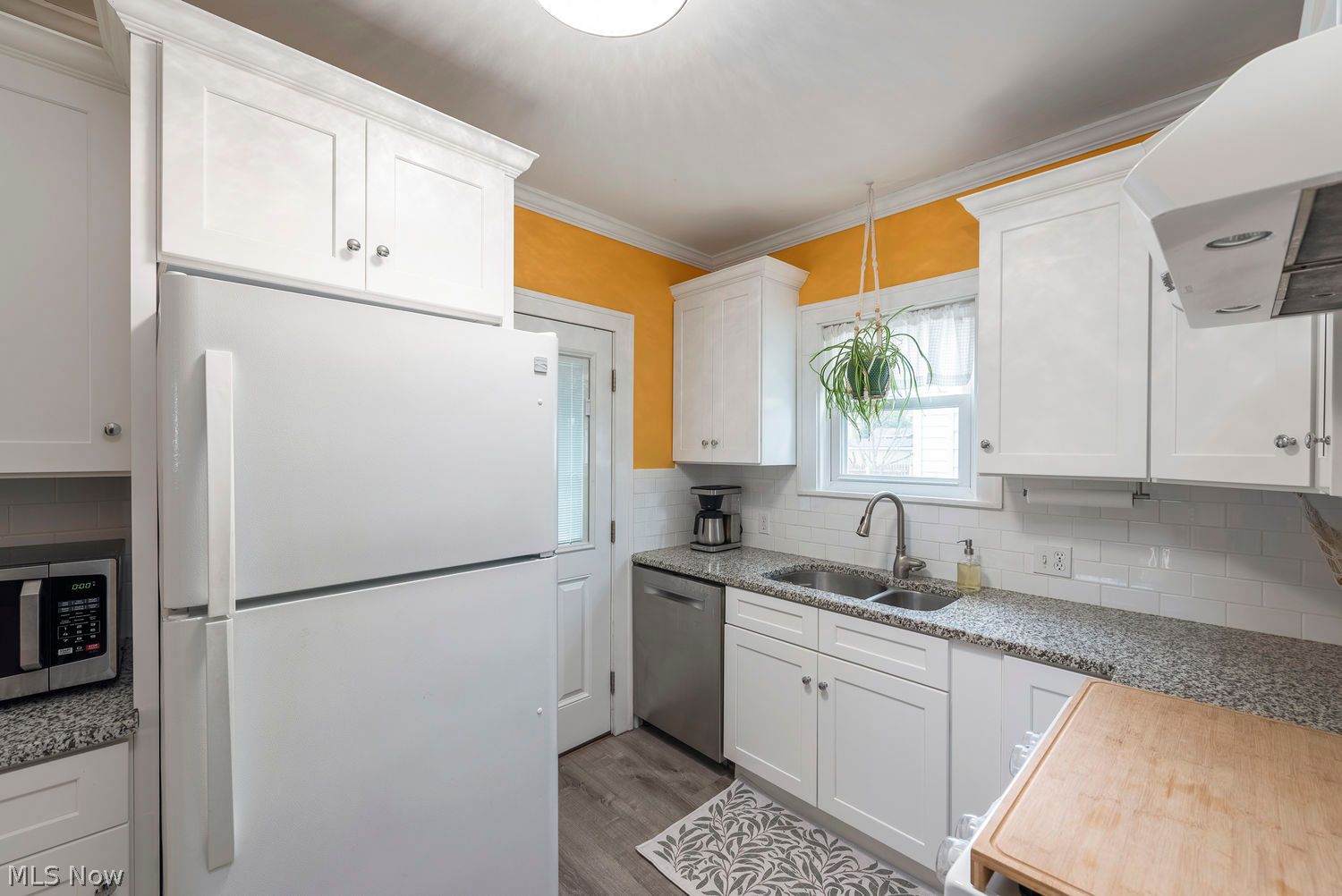 2093 Waterbury Road Lakewood OH 44107