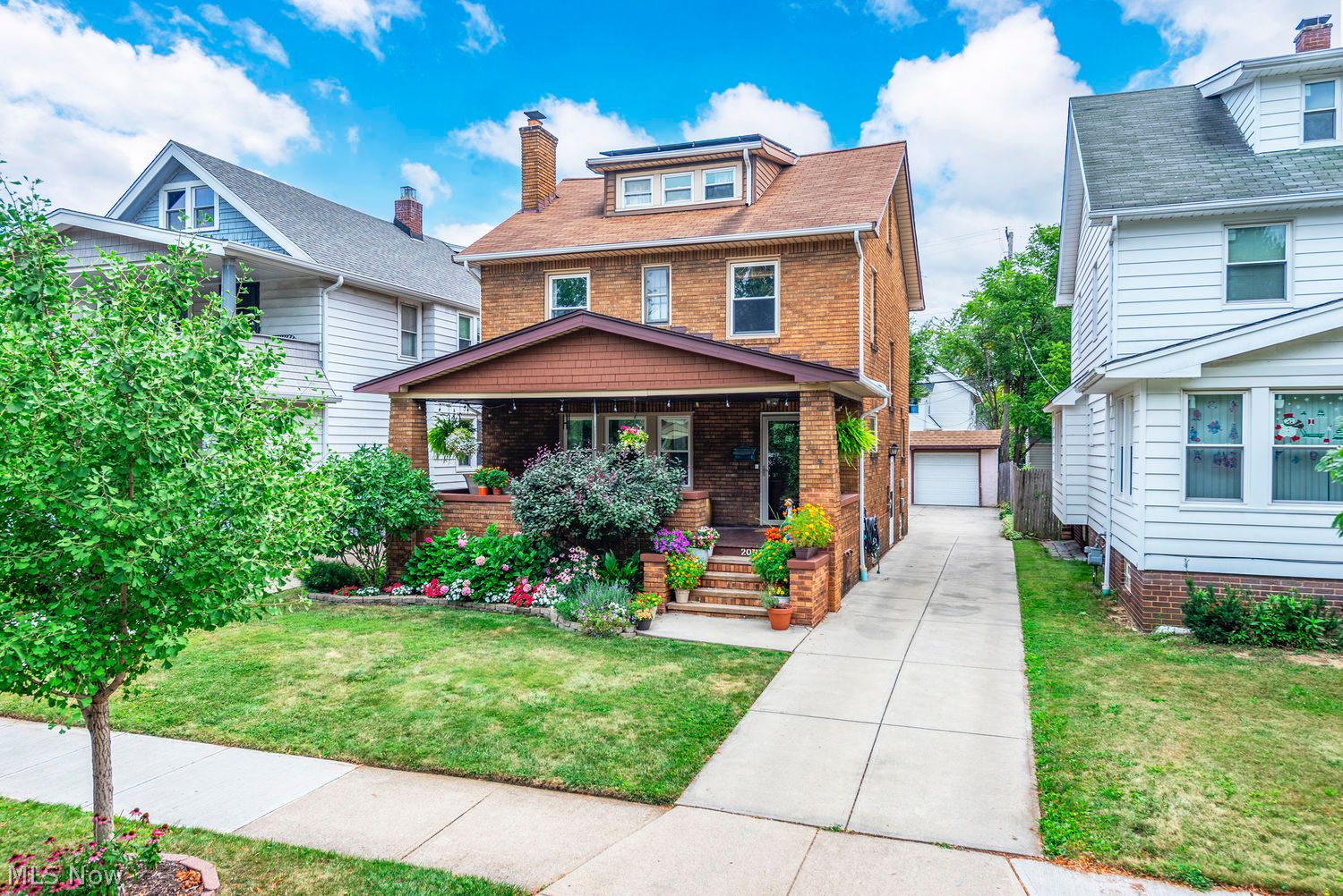2093 Waterbury Road Lakewood OH 44107