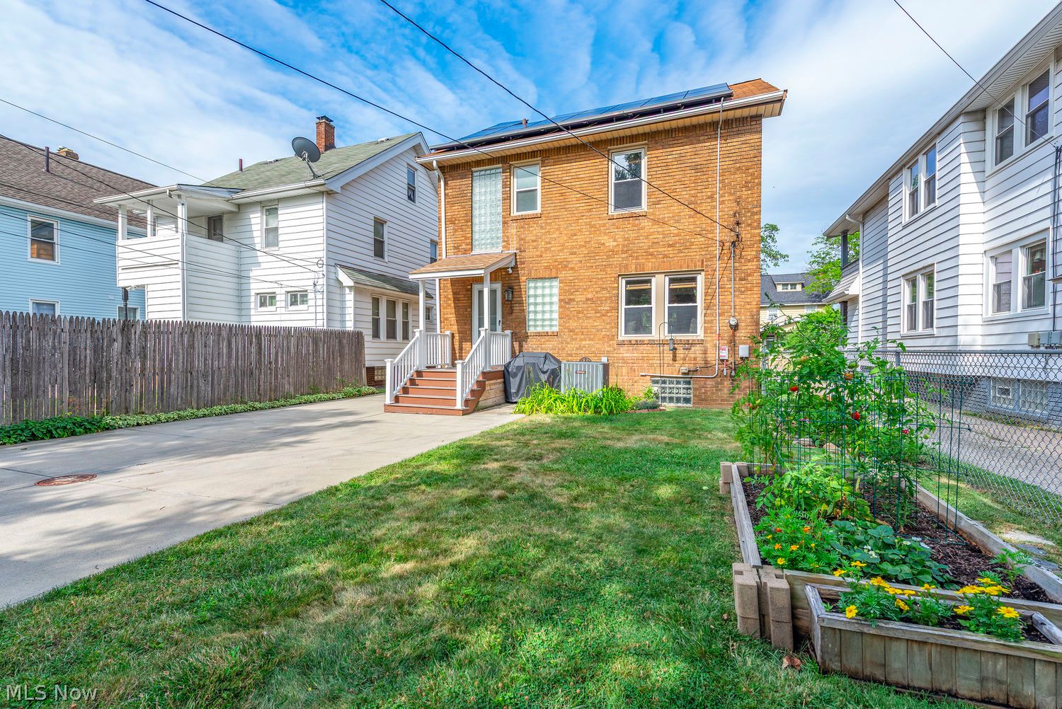 2093 Waterbury Road Lakewood OH 44107