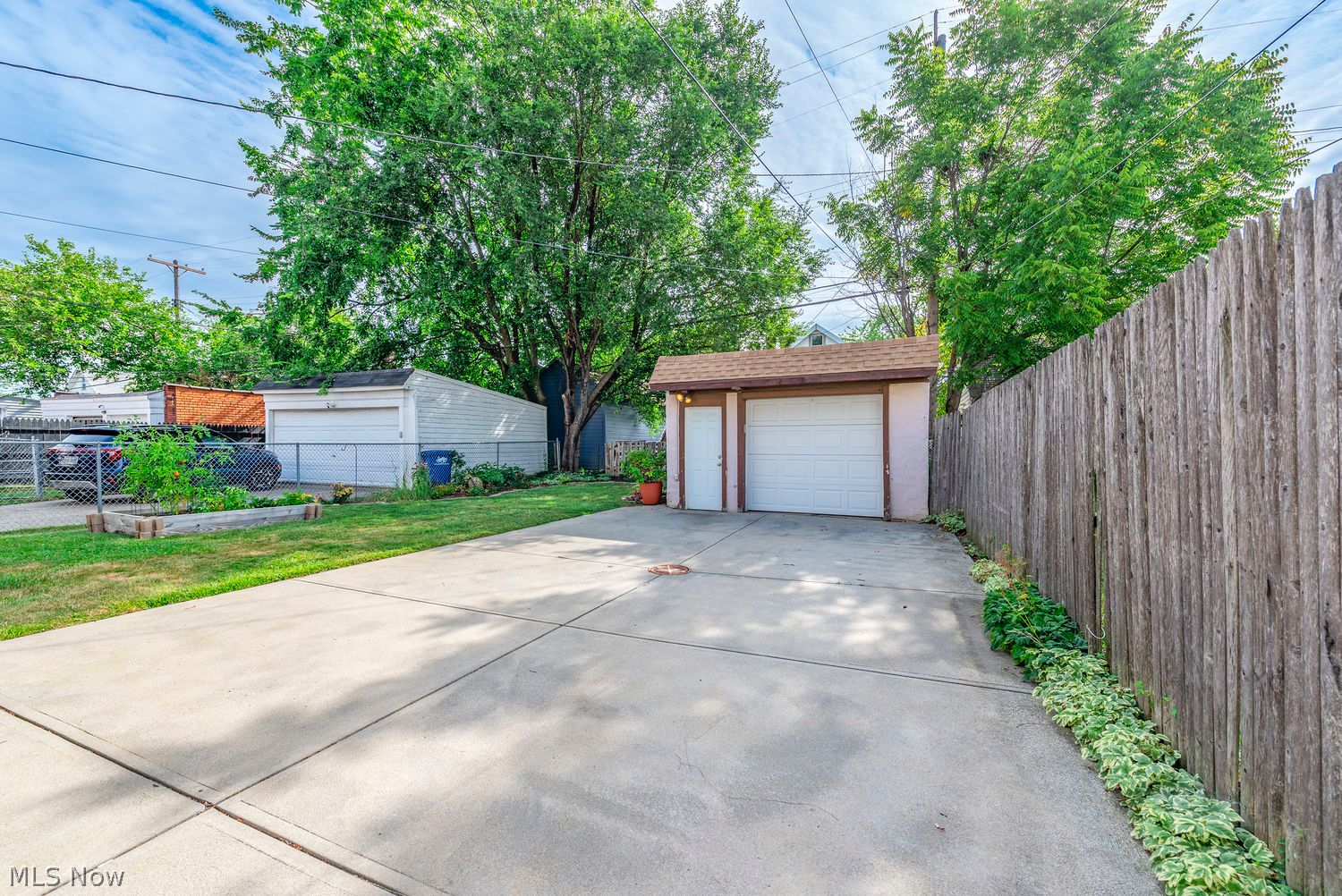 2093 Waterbury Road Lakewood OH 44107