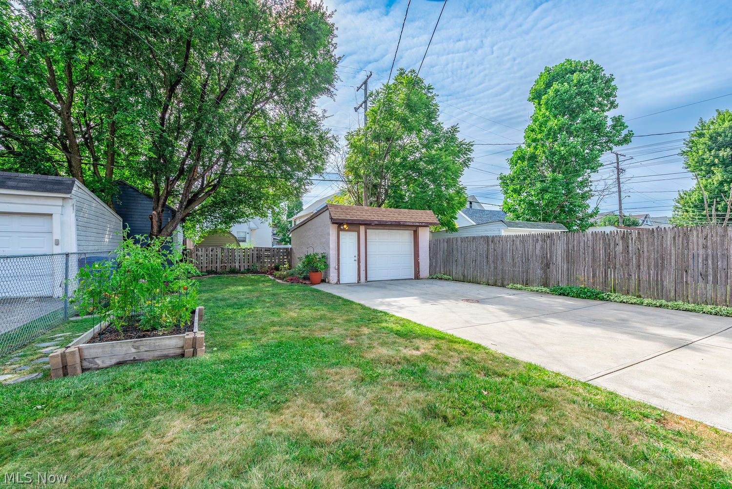 2093 Waterbury Road Lakewood OH 44107