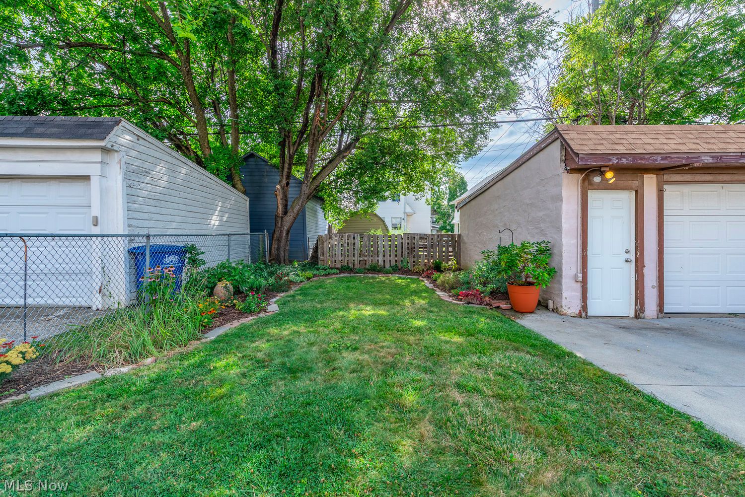 2093 Waterbury Road Lakewood OH 44107