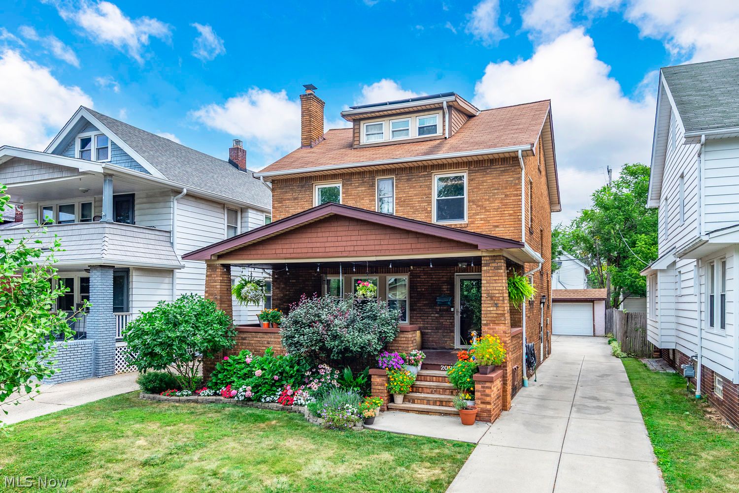 2093 Waterbury Road Lakewood OH 44107