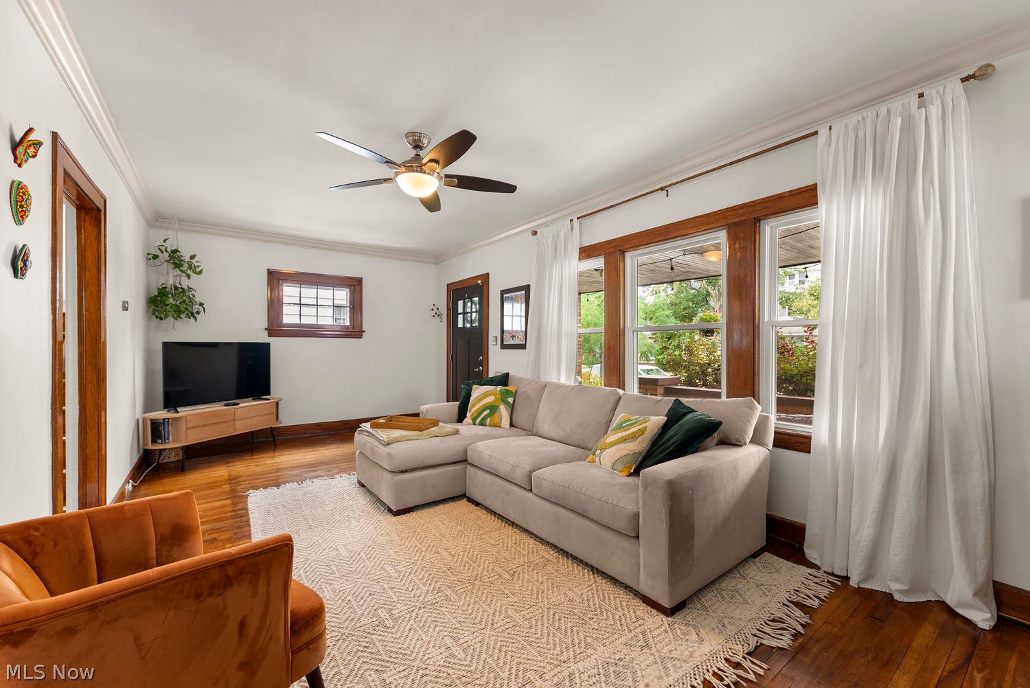 2093 Waterbury Road Lakewood OH 44107