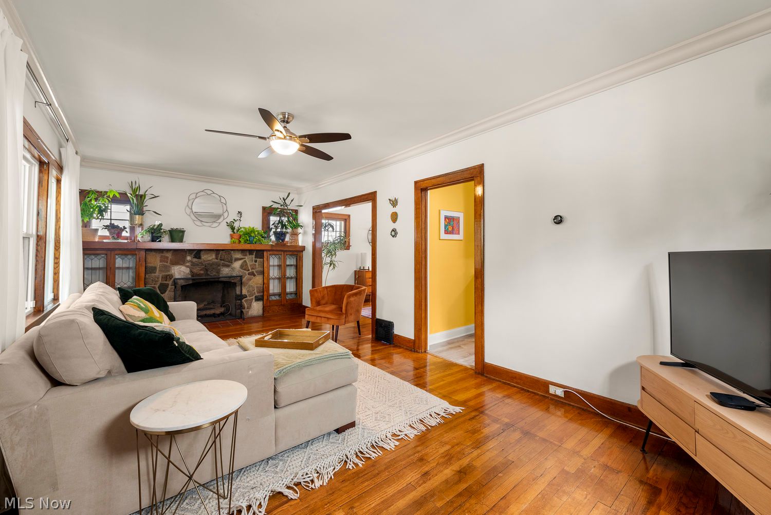 2093 Waterbury Road Lakewood OH 44107