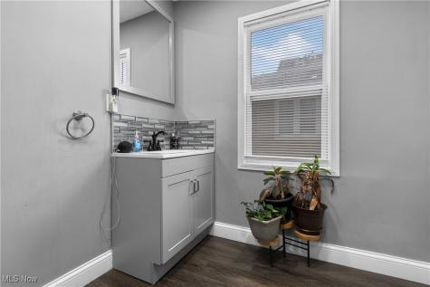 4131 E 74th Street Cleveland OH 44105