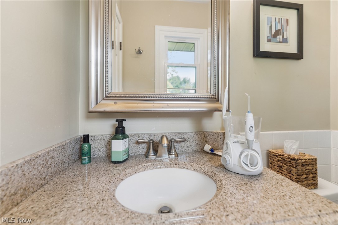 111 Leaview Lane Chagrin Falls OH 44022