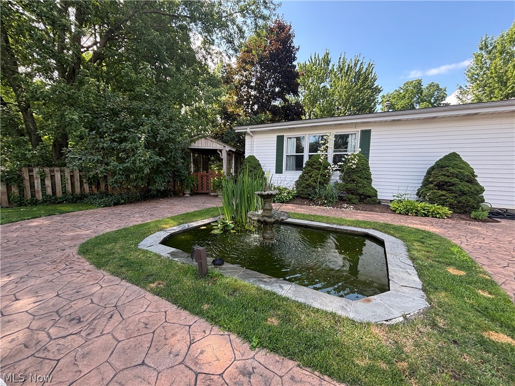 385 Cochran Road Aurora OH 44202