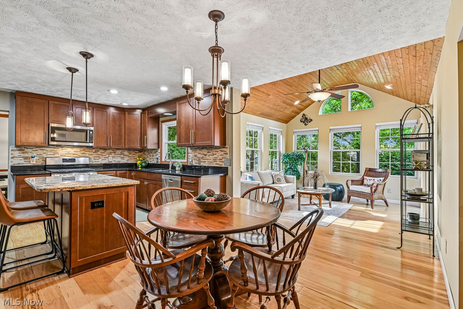 17716 Plymouth Row Strongsville OH 44136