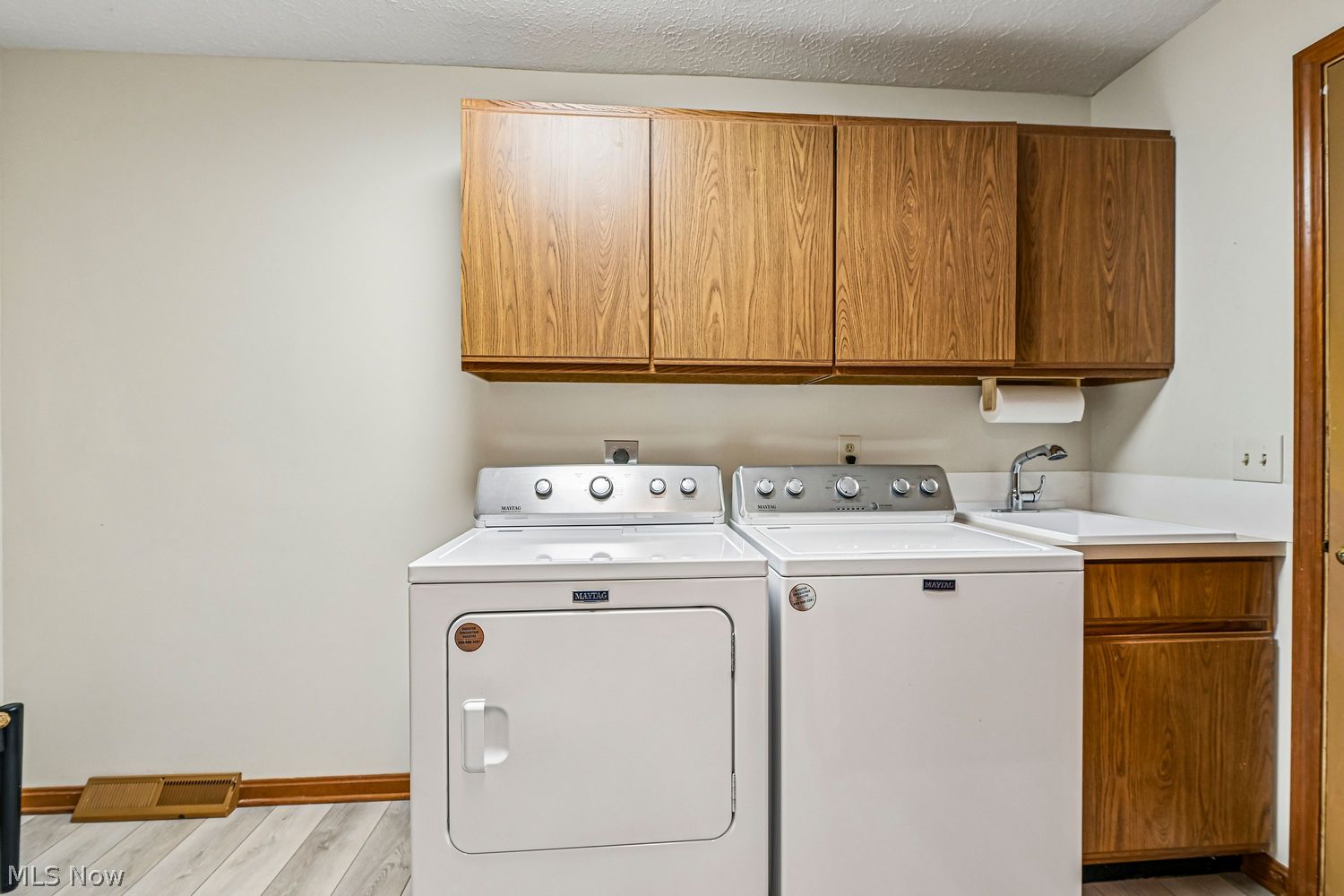 17716 Plymouth Row Strongsville OH 44136
