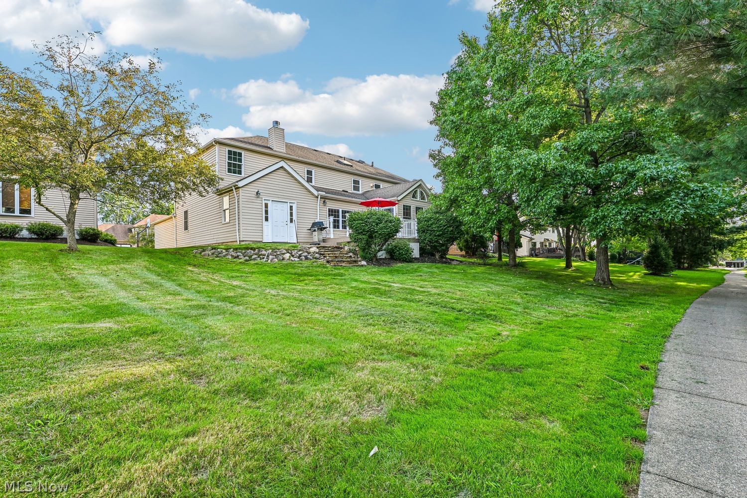17716 Plymouth Row Strongsville OH 44136