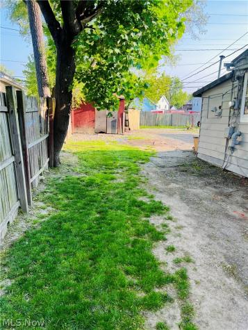 7605 Lawn Avenue Cleveland OH 44102
