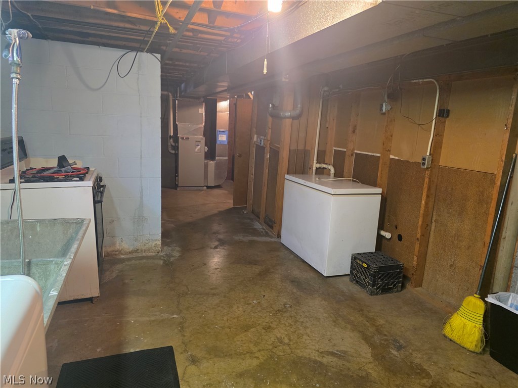 510 W Maplewood Avenue Struthers OH 44471