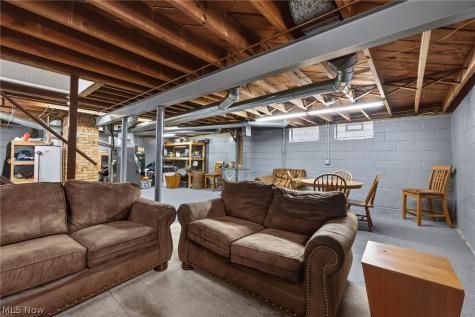 8327 Renwood Drive Parma OH 44129