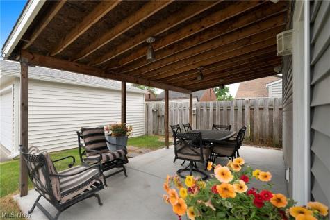 8327 Renwood Drive Parma OH 44129