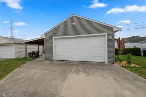 8327 Renwood Drive Parma OH 44129