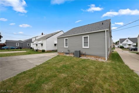8327 Renwood Drive Parma OH 44129