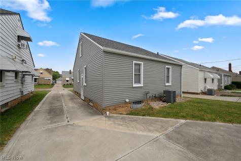 8327 Renwood Drive Parma OH 44129