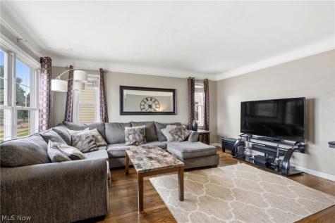 8327 Renwood Drive Parma OH 44129