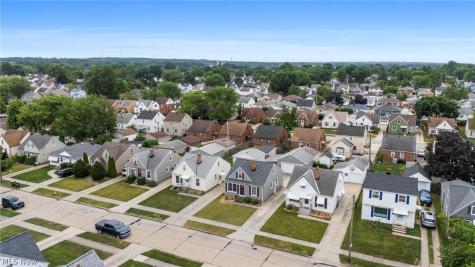 8327 Renwood Drive Parma OH 44129