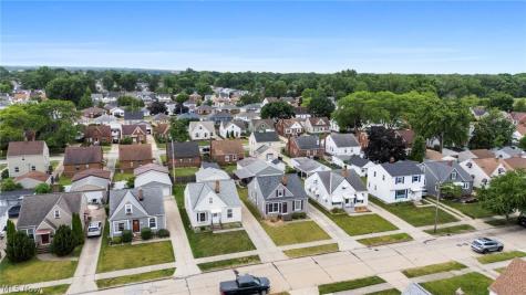 8327 Renwood Drive Parma OH 44129