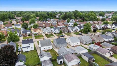 8327 Renwood Drive Parma OH 44129