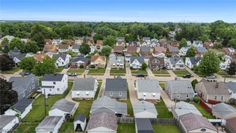8327 Renwood Drive Parma OH 44129