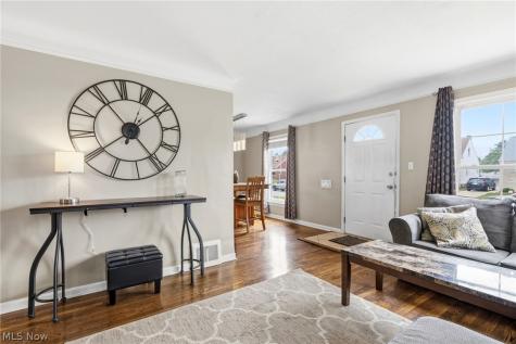 8327 Renwood Drive Parma OH 44129
