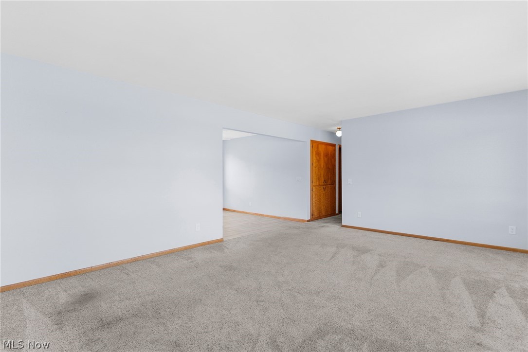 253 Earl Drive NW Warren OH 44483