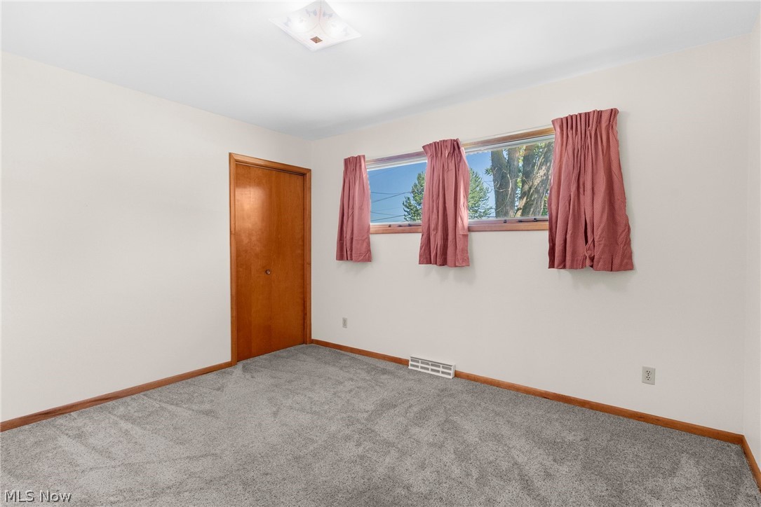 253 Earl Drive NW Warren OH 44483