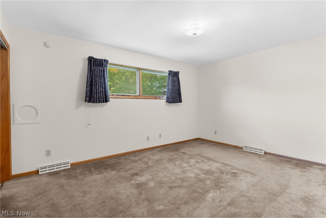 253 Earl Drive NW Warren OH 44483