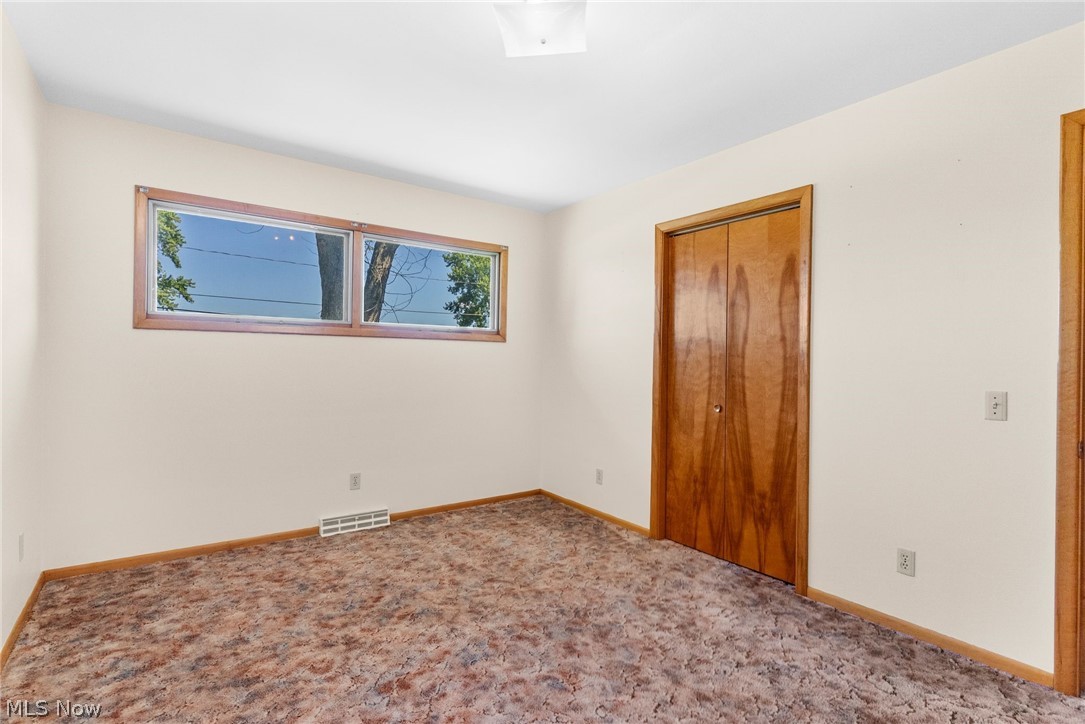 253 Earl Drive NW Warren OH 44483
