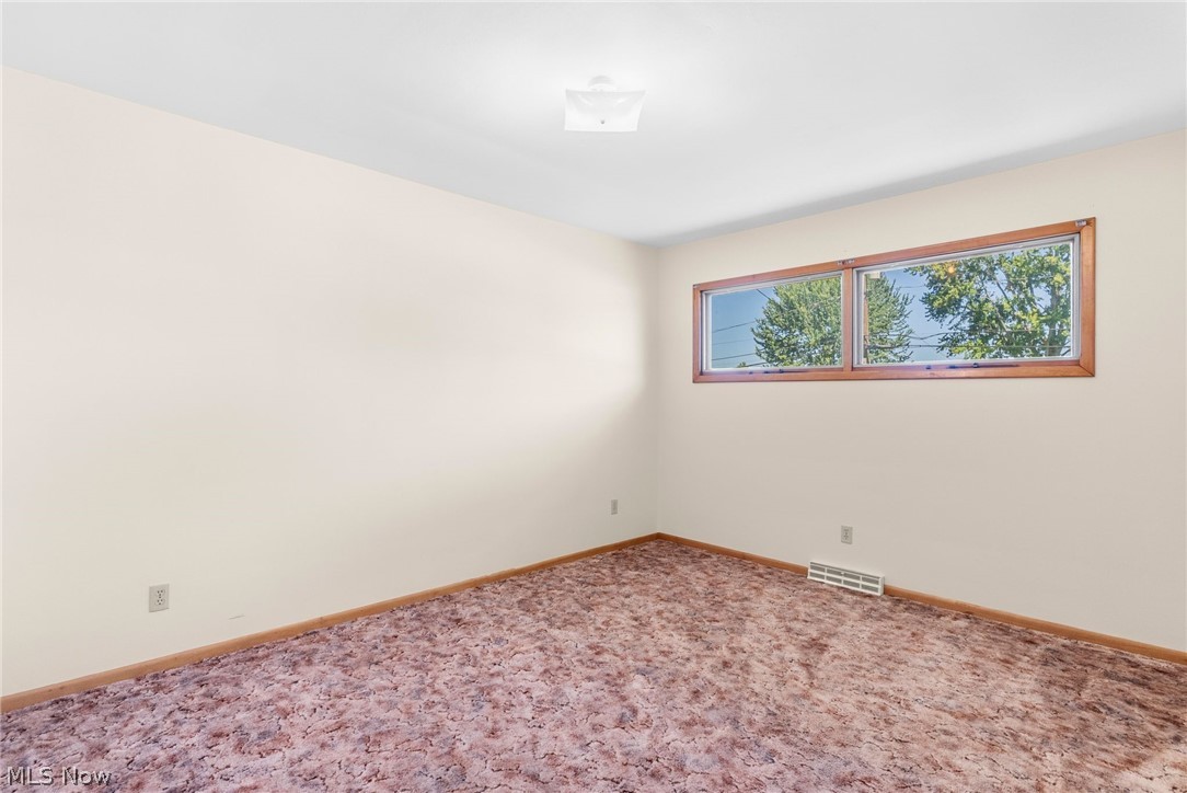 253 Earl Drive NW Warren OH 44483