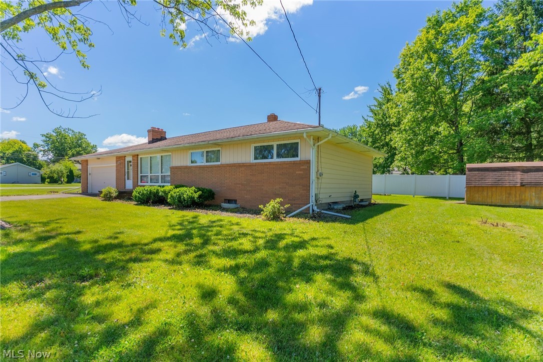 253 Earl Drive NW Warren OH 44483