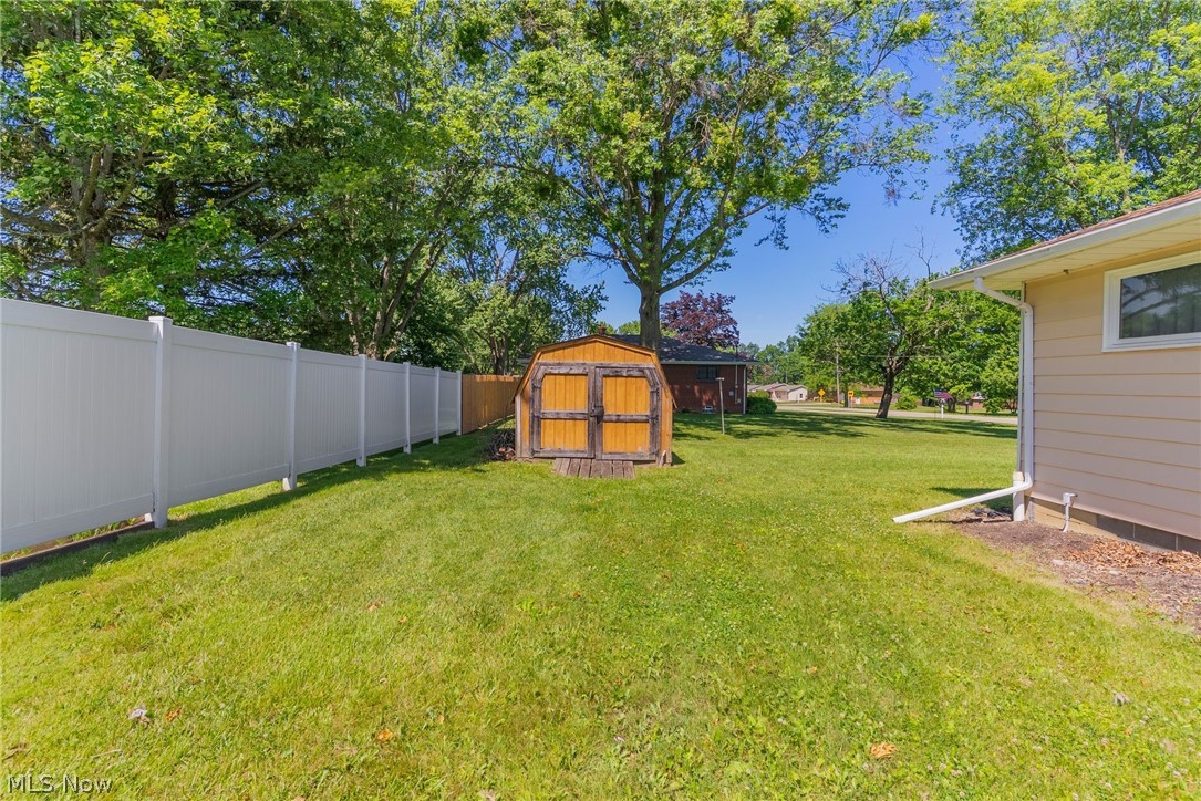 253 Earl Drive NW Warren OH 44483