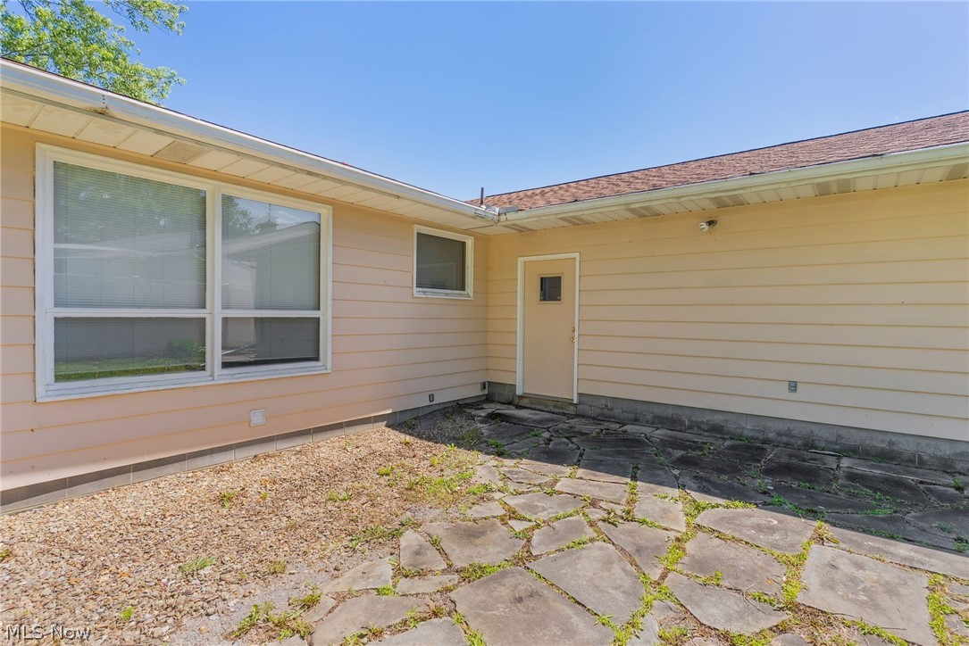 253 Earl Drive NW Warren OH 44483