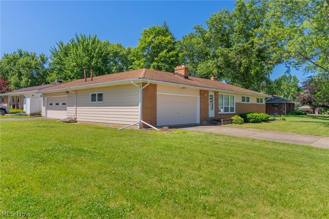 253 Earl Drive NW Warren OH 44483