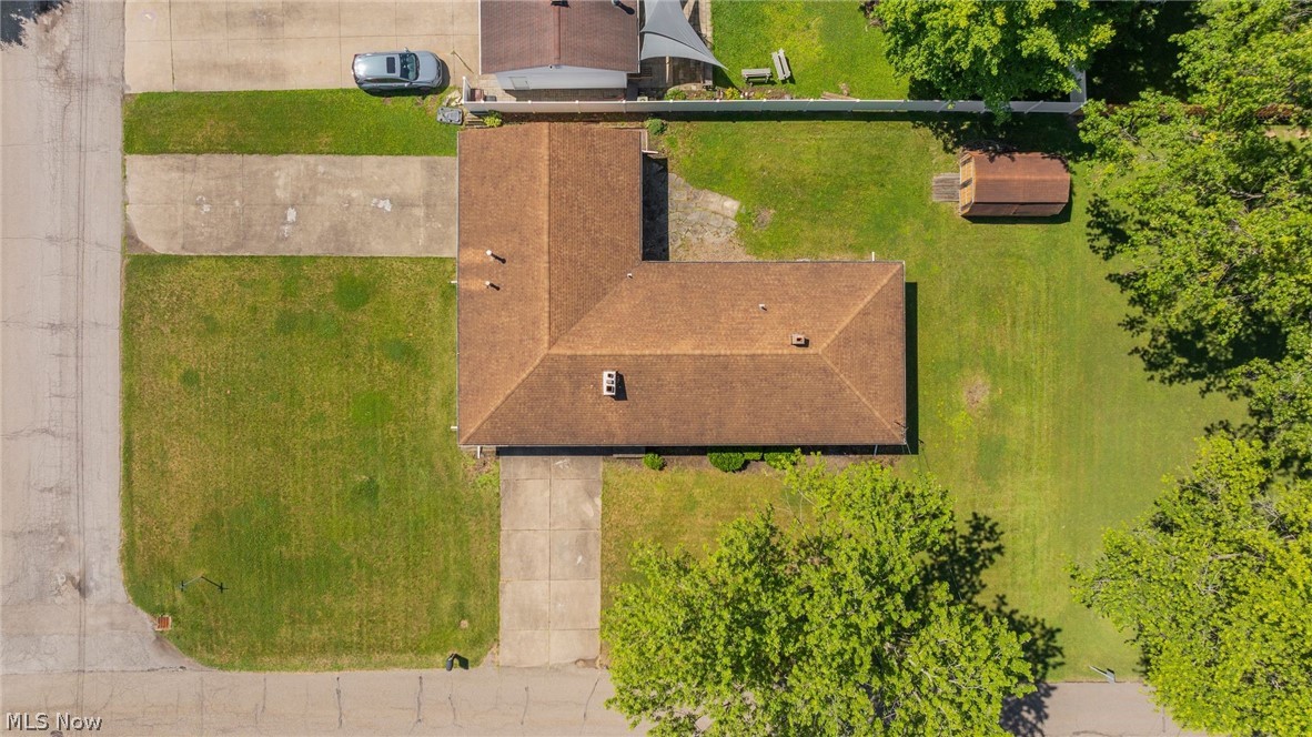 253 Earl Drive NW Warren OH 44483