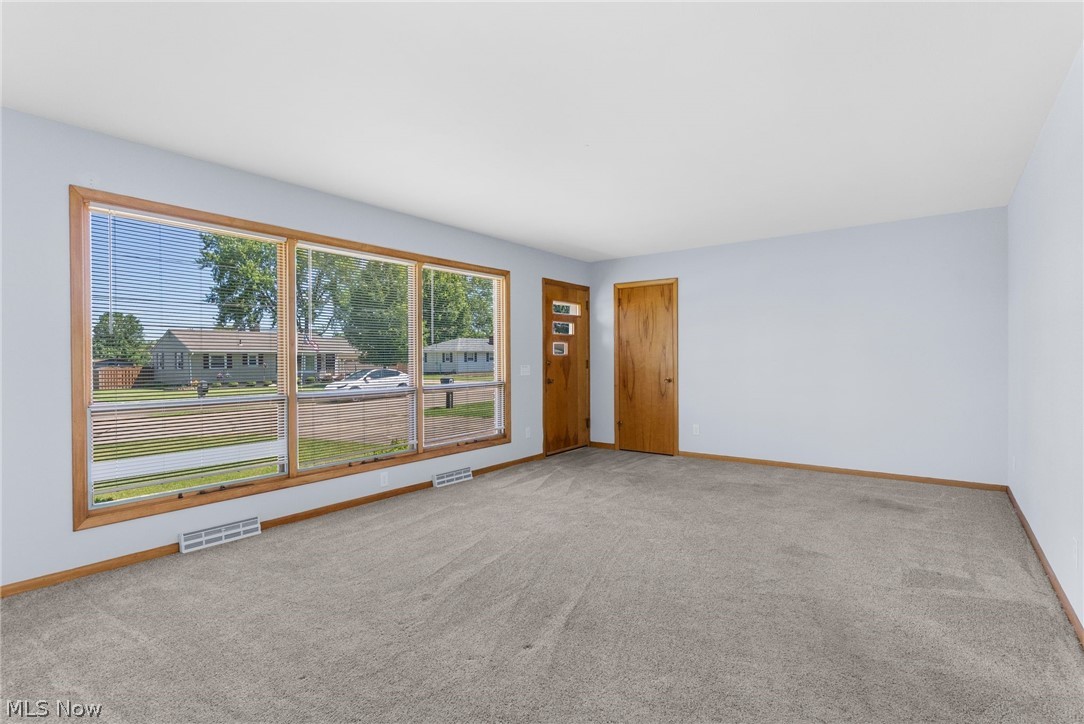 253 Earl Drive NW Warren OH 44483
