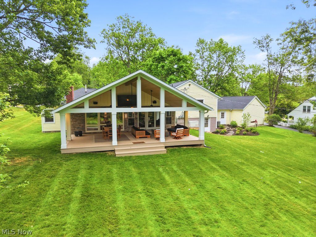17158 Eastview Drive Chagrin Falls OH 44023
