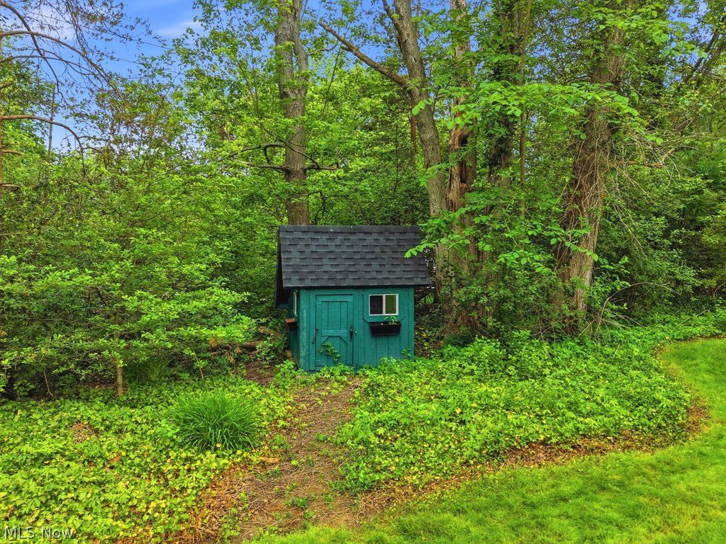 17158 Eastview Drive Chagrin Falls OH 44023