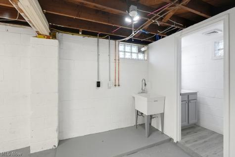 1243 Woodward Avenue Akron OH 44310