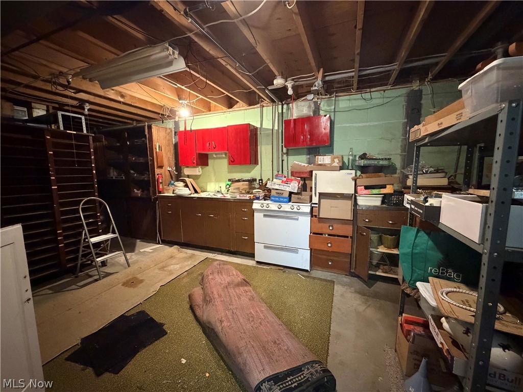 122 High Street Tuscarawas OH 44682